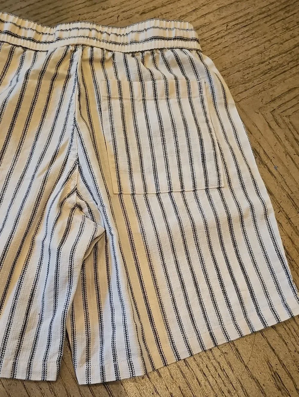 H&M Cream Shorts with Stripes Size 9-10 NWT
